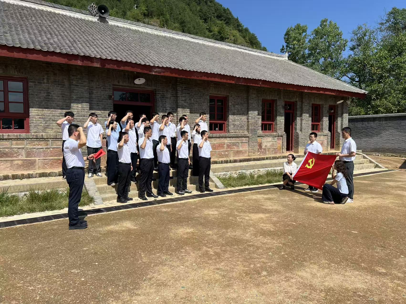 241784877794522253.jpg 商洛、安康分公司赴洛惠渠廉政教育基地开展廉政教育活动.jpg